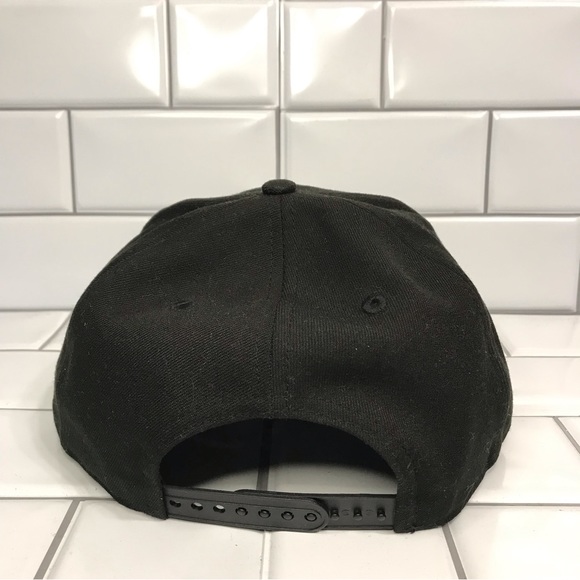 Chicago Bears New Era 59Fifty Black And White SnapBack Hat; Preloved - Picture 3 of 3